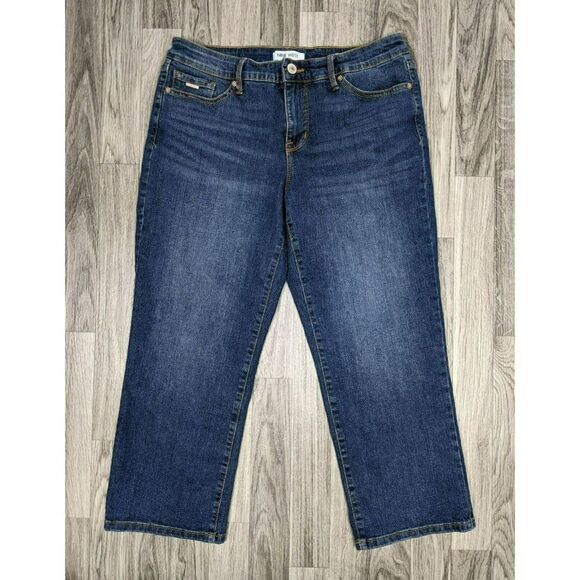(3/$35) Nine West Womens Size 8 Chrystie Medium Wash Denim Blue Jean Capris - Picture 1 of 11